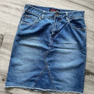 Women’s Aeropostale Vintage Denim Skirt Sz 3/4 w/back slit